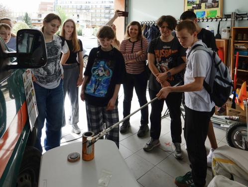 Ukrainian children tried working with a radioactivity detector - fig. 2